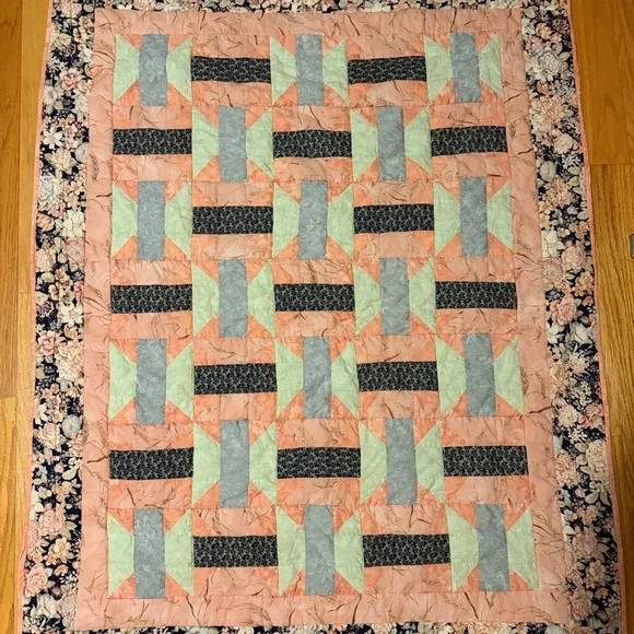 Handmade Patchwork Quilt - Beautiful condition - Picture 5 of 12